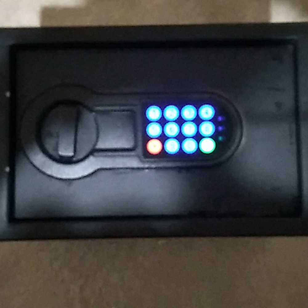 Safe - Picture 4 of 4